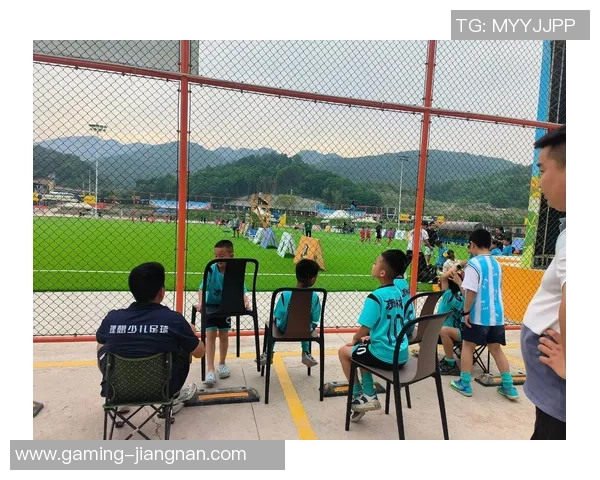 深入探讨足球世界的精彩与魅力，尽在我们的足球网站平台