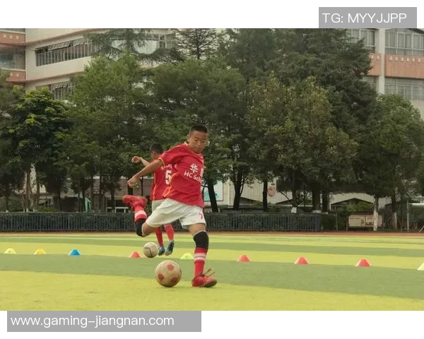 裸体足球宝贝图片展现运动与美的完美结合引发热议 裸体足球宝贝图片展现运动与美的完美结合引发热议