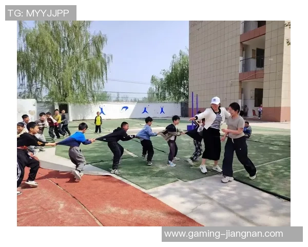 足球大课间的快乐时光与团队合作精神的培养探索 足球大课间的快乐时光与团队合作精神的培养探索